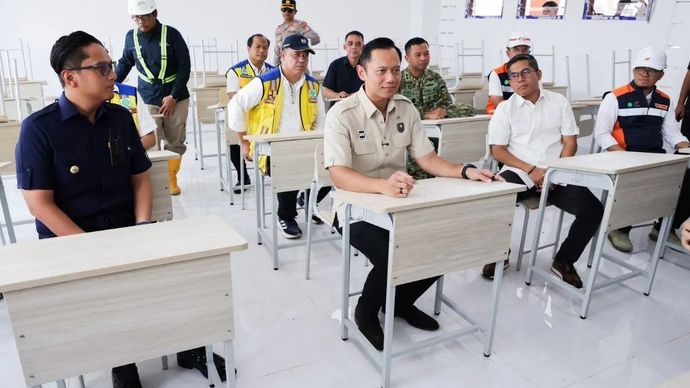 Menteri Koordinator Bidang Infrastruktur dan Pembangunan Kewilayahan Agus Harimurti Yudhoyono meninjau Sekolah Rakyat di Medan, Jumat, 3 Juli 2026.