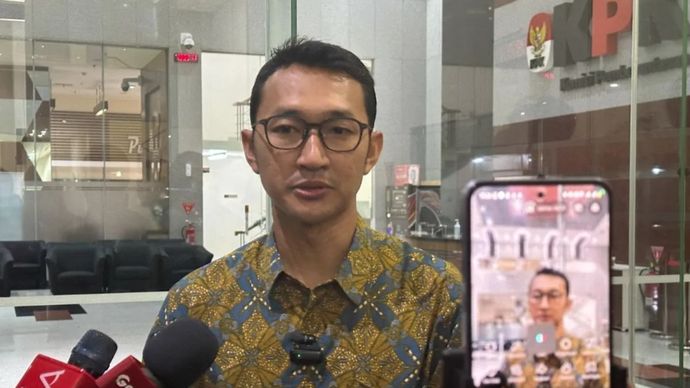 Juru Bicara Komisi Pemberantasan Korupsi Budi Prasetyo memberikan keterangan di Gedung Merah Putih KPK, Jakarta, Kamis, 2 Juli 2026.