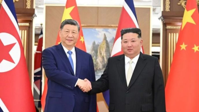 Presiden China Xi Jinping dan melakukan pembicaraan bilateral dengan Pemimpin Tertinggi Korea Utara Kim Jong Un di Wisma Negara Kumsusan, Pyongyang, Senin, 8 Juni 2026.