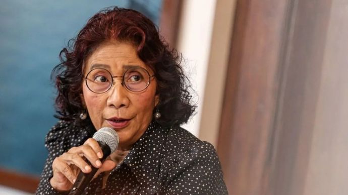 Arsip Foto - Pemilik Susi Air Susi Pudjiastuti menyampaikan keterangan terkait pembakaran pesawat dan penyanderaan pilot Susi Air Philip Mark Mehrtens saat konferensi pers di Jakarta Timur, Rabu, 1 Maret 2023. 
