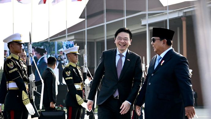 Prabowo Subianto secara langsung mengantar keberangkatan Perdana Menteri Singapura Lawrence Wong menuju Pangkalan TNI AU Halim Perdanakusuma