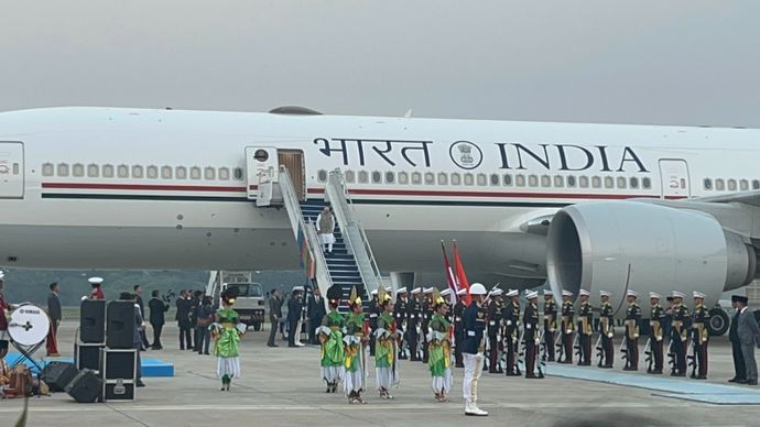Prabowo Sambut Kedatangan PM India Narendra Modi di Halim, Awali Kunjungan Kenegaraan ke Indonesia