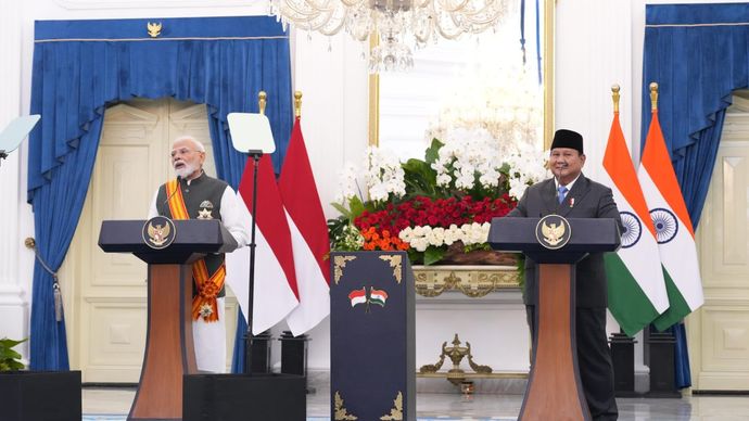 Presiden RI Prabowo Subianto bersama Perdana Menteri India Narendra Modi menyampaikan pernyataan bersama usai pertemuan bilateral di Istana Merdeka, Jakarta, Selasa (7 Juli 2026). Dalam kesempatan tersebut, kedua pemimpin sepakat memperkuat kerja sama strategis, termasuk pengembangan konektivitas maritim antara Pelabuhan Sabang dan Kepulauan Andaman dan Nikobar, India.