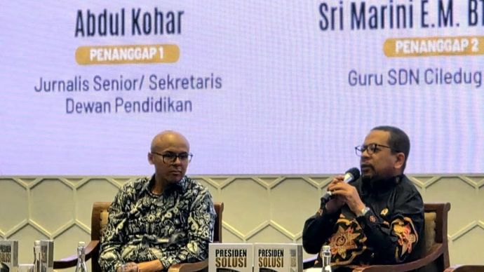 Kepala Bakom Muhammad Qodari (kanan) memaparkan ringkasan buku bertajuk Presiden Solusi, Problem Solving ala Prabowo Subianto di Plaza Insan Berprestasi Gedung A Kemendikdasmen, Jakarta Pusat pada Selasa, 7 Juli 2026.