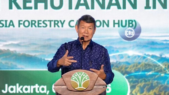 Utusan Khusus Presiden Bidang Energi dan Iklim Hashim Djojohadikusumo dalam acara peluncuran Persetujuan Menteri Kehutanan tentang penerbitan unit karbon melalui skema Non Sertifikat Pengurangan Emisi Gas Rumah Kaca (Non SPE-GRK), di Kemenhut, Jakarta, Senin, 6 Juli 2026