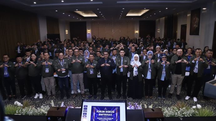 Menteri Ekonomi Kreatif/Kepala Badan Ekonomi Kreatif yang juga Sekretaris Majelis Tinggi Partai Demokrat, Teuku Riefky Harsya. 
