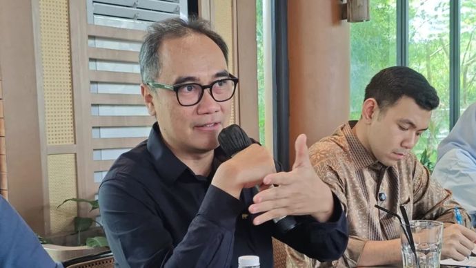 Direktur Pengendalian Ekosistem Digital Kemkomdigi Dany Suwardany saat menyampaikan paparannya dalam sesi diskusi bertajuk Diskusi Redaksi (DIKSI) dengan tema registrasi kartu SIM biometrik di Jakarta Selatan, Selasa, 7 Juni 2026.