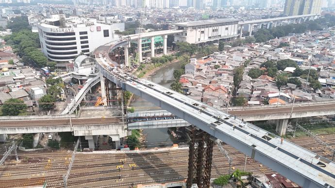 Girder Terakhir Terpasang, LRT Jakarta Fase 1B Velodrome-Manggarai Tersambung 100 Persen