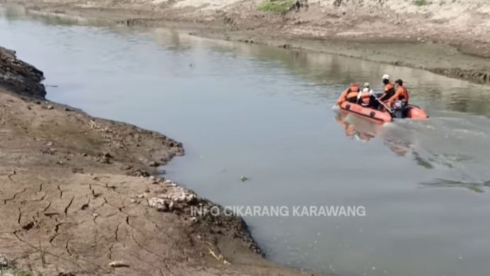 Korban diketahui bernama Sadan (14), warga Kampung Wanasepi RT 02/10, Kelurahan Tunggakjati, Kecamatan Karawang Barat, Kabupaten Karawang.  Berdasarkan informasi yang dihimpun, peristiwa bermula saat korban berenang bersama sejumlah temannya di Sungai Citarum. Saat berada di tengah sungai, korban diduga mengalami kelelahan hingga akhirnya tenggelam dan tidak dapat menyelamatkan diri.