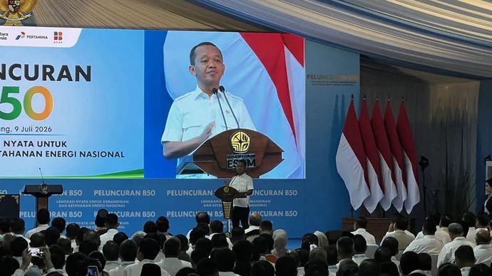 Menteri Energi dan Sumber Daya Mineral (ESDM) Bahlil Lahadalia dalam peluncuran Program Mandatori Biodiesel B50 di Rest Area KM 57, Kabupaten Karawang, Jawa Barat, Kamis, 9 Juli 2026.