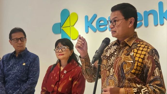Kepala Badan Pengawas Obat dan Makanan (BPOM) Taruna Ikrar (kanan) di Jakarta, Rabu, 8 Juli 2026.