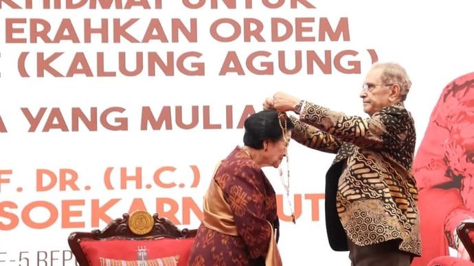 Presiden Kelima Republik Indonesia yang juga Ketua Umum PDI Perjuangan, Megawati Soekarnoputri, resmi dianugerahi penghargaan tertinggi dari Pemerintah Timor-Leste, yakni Grande Colar da Ordem de Timor-Leste dalam upacara penganugerahan yang digelar di Istana Kepresidenan Nicolau Lobato, Dili, Kamis, 9 Juli 2026