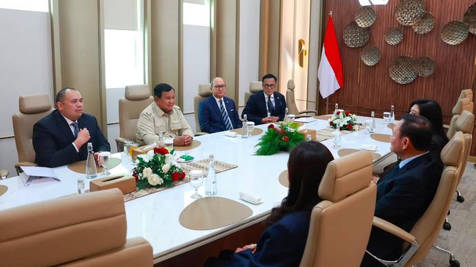 Presiden Prabowo Subianto melakukan pertemuan dengan tiga mantan Perdana Menteri Thailand, yakni Thaksin Shinawatra, Yingluck Shinawatra, dan Paetongtarn Shinawatra, di Gedung Danantara