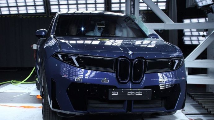 BMW iX3 menjadi mobil pertama yang meraih rating 5 bintang ANCAP 2026. (Foto: Istimewa via ArenaEV)