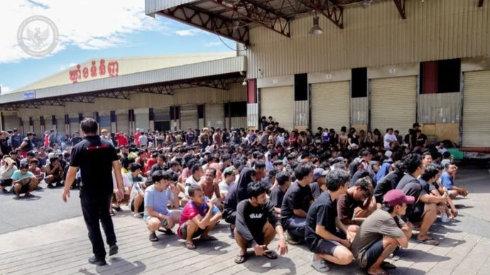 Warga Negara Indonesia (WNI) yang ditahan di fasilitas detensi Pemerintah Kamboja di Pochentong, Phnom Penh.