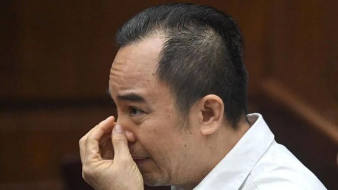 Terdakwa kasus dugaan suap kepada sejumlah pejabat di Direktorat Jenderal Bea dan Cukai Kementerian Keuangan John Field bersiap menjalani sidang pembacaan putusan di Pengadilan Tipikor, Jakarta, Jumat, 10 Juli 2026. Majelis hakim menjatuhkan vonis kepada pimpinan Blueray Cargo John Field dengan pidana penjara selama dua tahun dan denda Rp300 juta subsider 100 hari kurungan, kemudian Deddy Kurniawan dan Andri pidana penjara masing-masing satu tahun enam bulan serta denda Rp200 juta subsider 80 hari kurungan