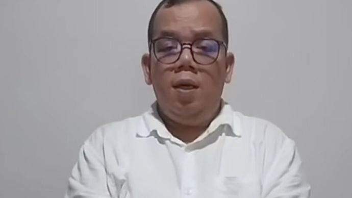 Manik Nainggolan, pengendara motor yang viral setelah melawan arus di Jalan DI Panjaitan, Jakarta Timur, serta memaki dan memukul seorang anggota polisi, akhirnya menyampaikan permintaan maaf 