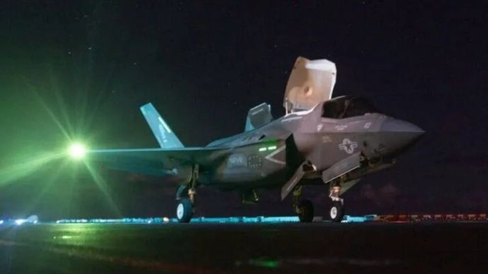 Ilustrasi - Amerika Serikat mengumumkan bahwa kapal serbu amfibi USS Tripoli, yang mengangkut 3.500 personel militer AS, telah tiba di wilayah tanggung jawab Komando Pusat AS (US Central Command) di Timur Tengah pada Maret 2026.