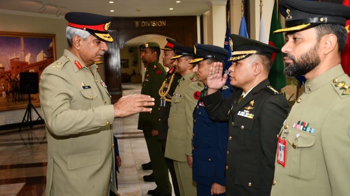 Perwira Korps Hukum TNI AD Raih Gelar Master dan Lulus Pendidikan Setingkat Lemhannas di Pakistan