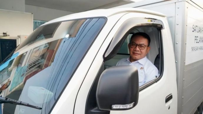 Kepala Staf Kepresidenan Jenderal TNI (Purn) Dudung Abdurachman dalam peninjauan pelaksanaan MBG di SPPG Ciseureuh 8, Purwakarta, Jawa Barat, Senin, 13 Juli 2026.