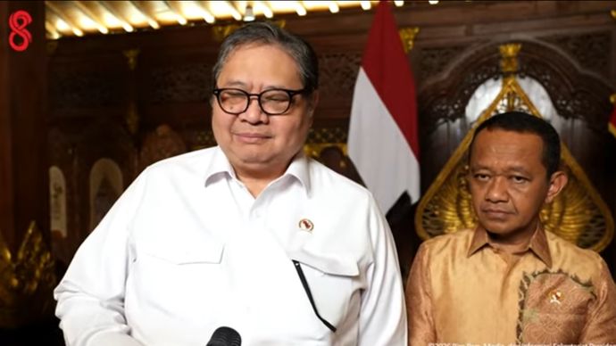 Menteri Koordinator Bidang Perekonomian Airlangga Hartarto  dan Menteri ESDM Bahlil Lahadalia