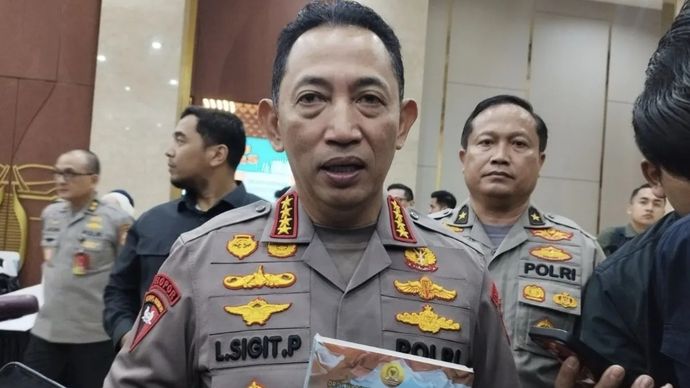 Kapolri Jenderal Polisi Listyo Sigit Prabowo saat memberi keterangan di kompleks parlemen, Jakarta, Selasa, 14 Juli 2026.