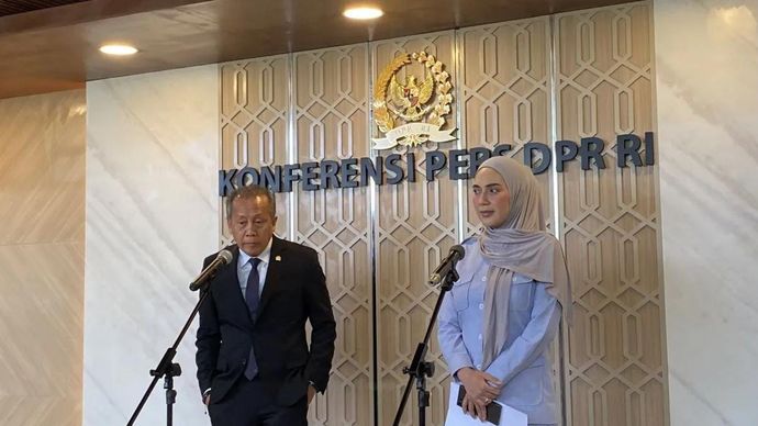 Wakil Ketua DPR RI Saan Mustopa menyampaikan keterangan kepada pers di Gedung DPR, Jakarta, Selasa, 14 Juli 2026