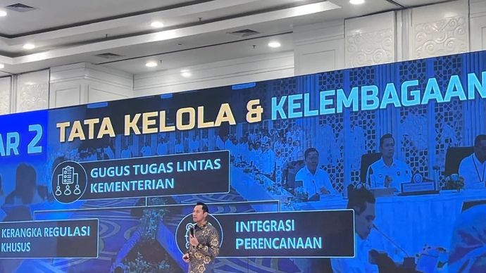 Menteri Koordinator Bidang Infrastruktur dan Pembangunan Kewilayahan (Menko IPK) Agus Harimurti Yudhoyono (AHY) dalam doorstop pasca agenda Dialog Kebijakan Nasional Kenaikan Muka Air Laut di Jakarta, Senin, 13 Juli 2026. 