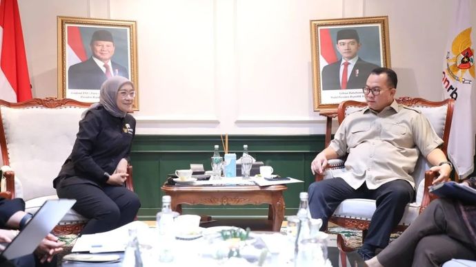 Menteri Pendayagunaan Aparatur Negara dan Reformasi Birokrasi (PANRB) Rini Widyantini (kiri) menerima audiensi Kepala BRIN Arif Satria di Gedung Kementerian PANRB di Jakarta, Selasa, 14 Juli 2026.