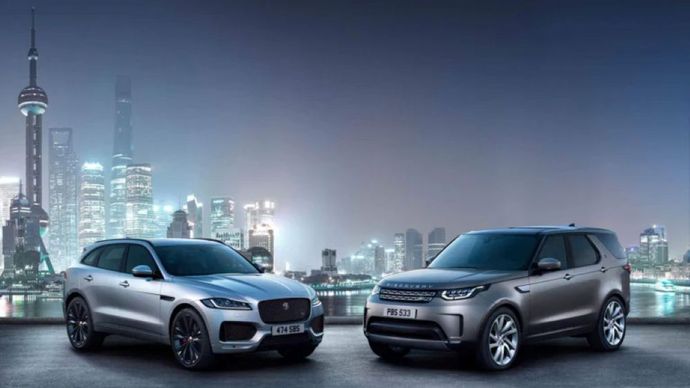 Dua model Jaguar Land Rover buatan China. (Foto: Sina via Carscoops)