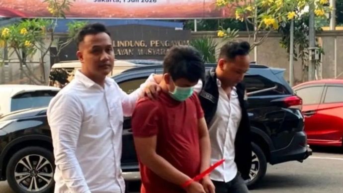 Kepolisian mengamankan peneror bom di SDN Srengseng Sawah 15 Pagi, Jagakarsa, Jakarta Selatan yakni pria berinisial MY (34) di rumahnya, Jakarta, Senin, 13 Juli 2026.