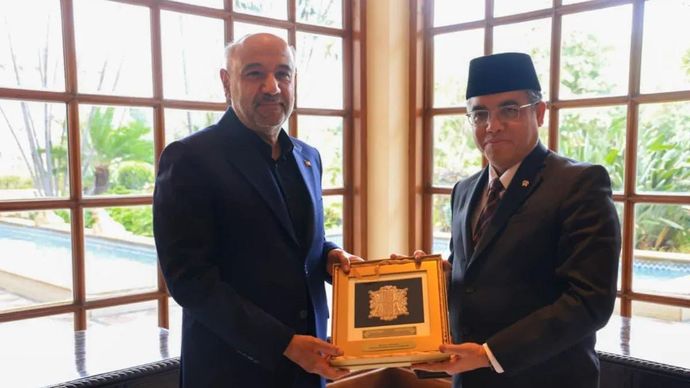 Pertemuan bilateral Menteri Ketenagakerjaan (Menaker) Yassierli dengan Menteri Koperasi, Ketenagakerjaan, dan Kesejahteraan Sosial Republik Islam Iran Ahmad Meydari, di sela-sela BRICS Labour and Employment Ministers' Meeting (LEMM), di Hyderabad, India, Rabu, 15 Juli 2026
