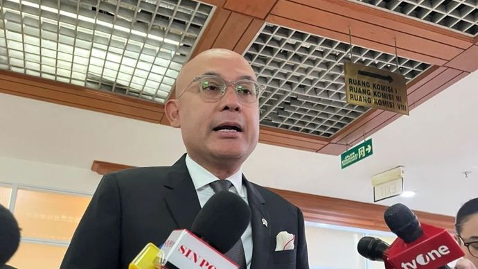 Wakil Menteri Luar Negeri (Wamenlu) RI Arrmanatha Nasir ditemui seusai menghadiri rapat kerja dengan Komisi I DPR RI di Kompleks Parlemen Senayan Jakarta, Kamis, 16 Juli 2026.