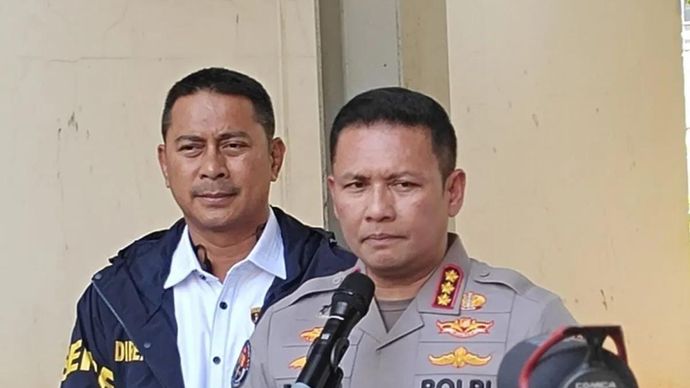 Ditreskrimsus Polda Metro Jaya, Kombes Pol Victor D Mackbon (kiri) bersama Kabid Humas Polda Metro Jaya, Kombes Pol Budi Hermanto
