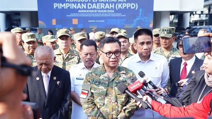 Gubernur Lemhannas Ace Hasan Syadzily menyampaikan keterangan pers seusai pembukaan Kursus Pemantapan Pimpinan Daerah (KPPD) Angkatan III Tahun 2026 di Gedung Lemhannas, Jakarta, Rabu, 15 Juli 2026. Sebanyak 25 kepala daerah mengikuti program penguatan kepemimpinan yang mencakup pembelajaran di Singapura