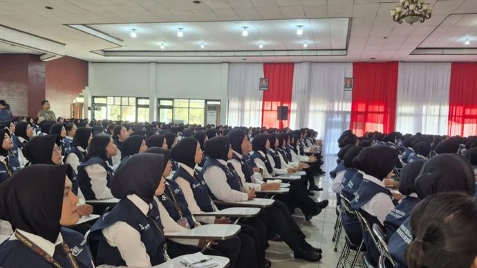 Sebanyak 1.023 peserta calon manajer Koperasi Desa/Kelurahan Merah Putih (KDKMP) mengikuti pembukaan pelatihan manajerial di Pusdik Armed Cimahi, Jawa Barat, pada Jumat, 17 Juli 2026.