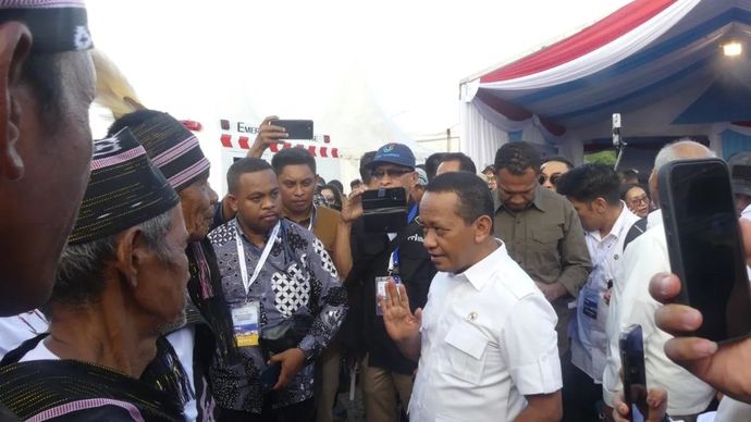 Menteri ESDM RI Bahlil Lahadalia saat melakukan peletakkan batu pertama pembangunan PSN Blok Masela.