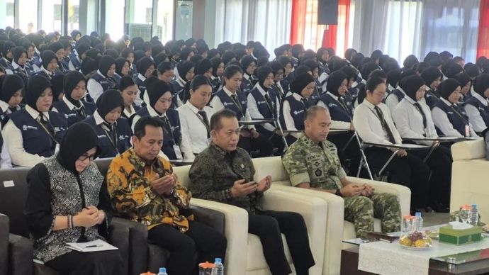 Menteri Koperasi (Menkop) Ferry Juliantono saat menghadiri pembukaan pelatihan manajerial calon manajer KDKMP, di Pusdik Armed Cimahi, Jawa Barat, Jumat, 17 Juli 2026. 