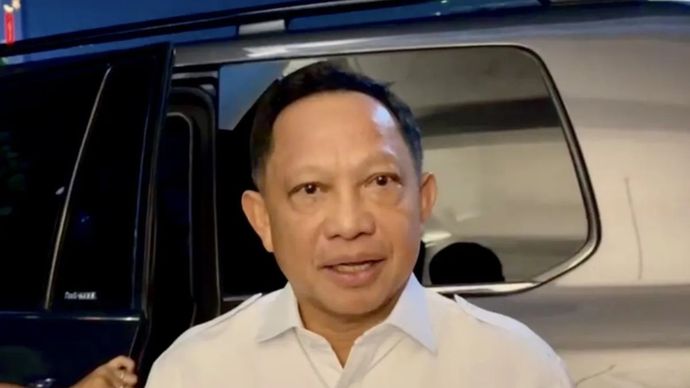 Menteri Dalam Negeri (Mendagri) Tito Karnavian menjawab pertanyaan wartawan saat ditemui di Istana Kepresidenan RI, Jakarta, Senin, 20 Juli 2026 setelah mengikuti Sidang Kabinet Paripurna di Istana Negara. 