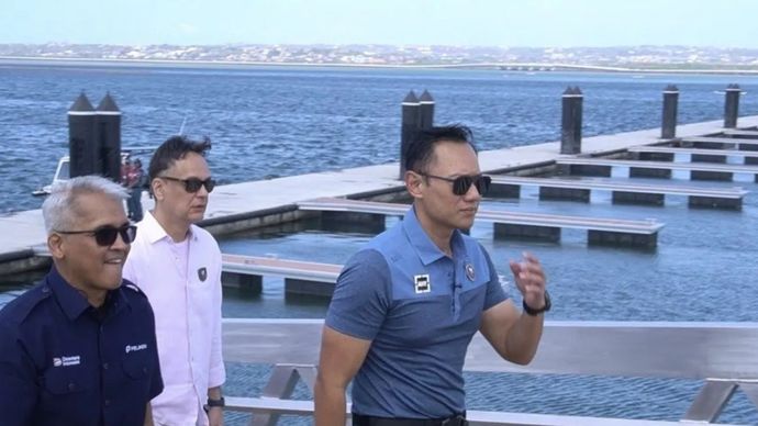 Menteri Koordinator Bidang Infrastruktur dan Pembangunan Kewilayahan Agus Harimurti Yudhoyono (AHY) tinjau pengembangan marina di Pelabuhan Benoa, Denpasar, Selasa, 21 Juli 2026.