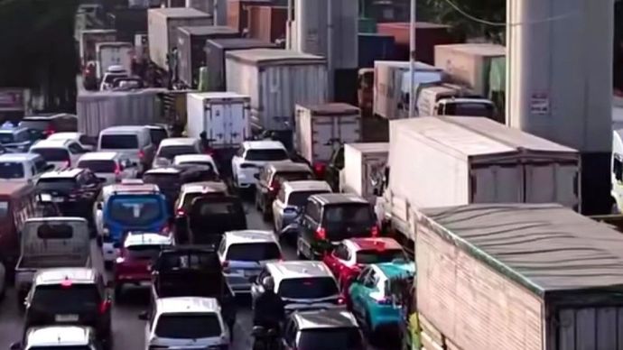 Kondisi kemacetan panjang di ruas Jalan Raya Bekasi hingga Jalan Raya Cakung-Cilincing, Selasa, 21 Juli 2026 pagi.