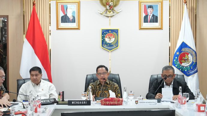 Rapat Koordinasi Pendataan Hunian Tetap yang berlangsung secara hybrid dari Kantor Pusat Kementerian Dalam Negeri (Kemendagri).