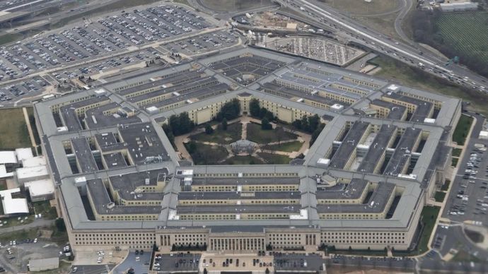 Gedung Pentagon dilihat dari pesawat terbang di atas Washington, D.C., Amerika Serikat, Rabu, 19 Febuari 2020. 