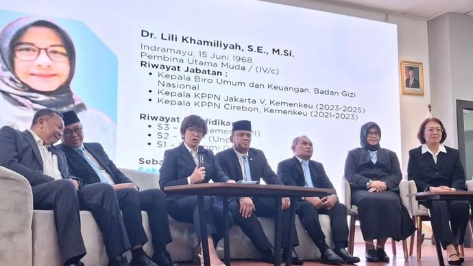 Wakil Kepala BGN Agustina Arumsari (tiga dari kiri) saat mengenalkan pejabat eselon 1 baru di Gedung BGN, Jakarta Pusat, Selasa, 21 Juli 2026.
