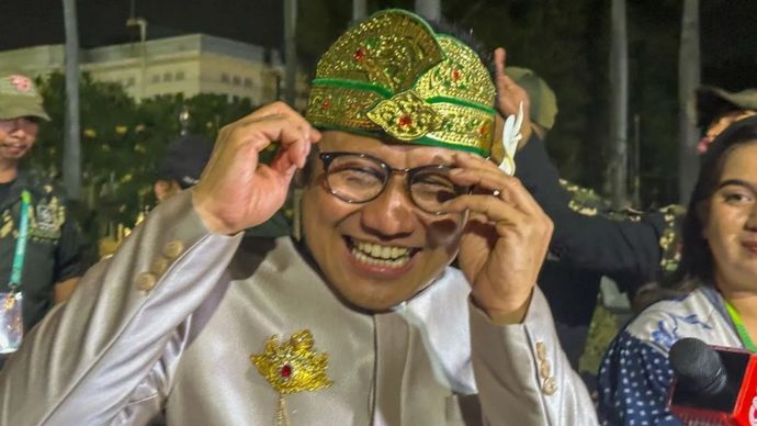 Ketua Umum Dewan Pengurus Pusat Partai Kebangkitan Bangsa Abdul Muhaimin Iskandar berbincang dengan para jurnalis sebelum memberikan keterangan di Jakarta, Rabu, 22 Juli 2026 malam. 