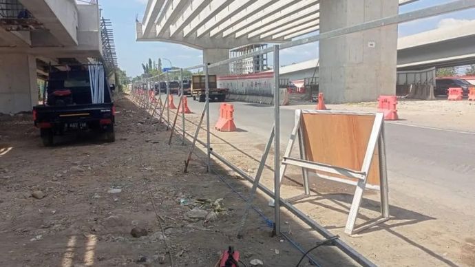 Kondisi Jalan tol Jogja-Solo di ruas Trihanggo&ndash;Junction di Kabupaten Sleman, Daerah Istimewa Yogyakarta.