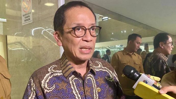 Kepala Eksekutif Pengawas Perbankan OJK Dian Ediana Rae menjawab pertanyaan wartawan dalam wawancara cegat (doorstop) usai Rapat Dengar Pendapat Umum (RDPU) Panja RUU tentang PFII di Gedung DPR RI, Jakarta, Rabu malam, 8 Juli 2026.