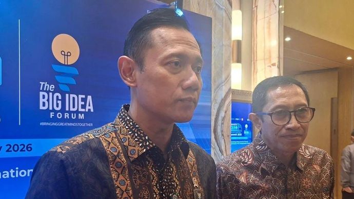Menteri Koordinator Bidang Infrastruktur dan Pembangunan Kewilayahan (Menko IPK) Agus Harimurti Yudhoyono (AHY) menyampaikan keterangan kepada awak media di Jakarta