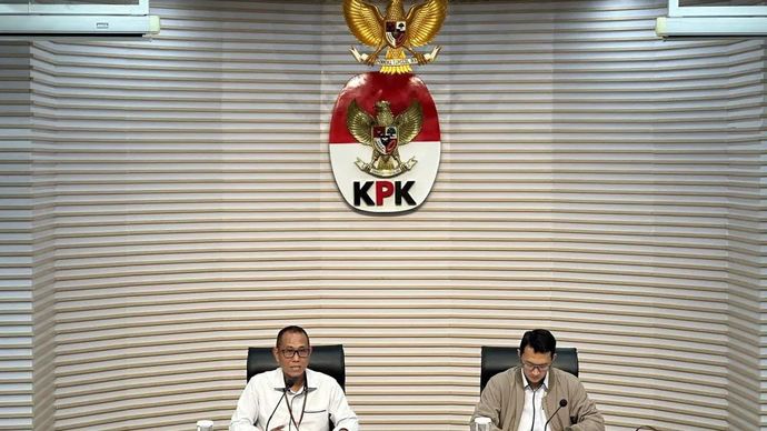 Pelaksana Tugas Direktur Penyidikan Komisi Pemberantasan Korupsi Achmad Taufik Husein (kiri) bersama Juru Bicara KPK Budi Prasetyo memberikan keterangan di Gedung Merah Putih KPK, Jakarta, Rabu, 22 Juli 2026