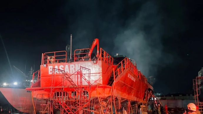 Kapal Negara SAR Ramawijaya mengalami kebakaran saat berada di Galangan Muara Baru, Jakarta Utara, pada Rabu, 22 Juli 2026 malam sekitar pukul 19.30 WIB.